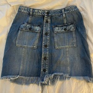 NWOT Hidden Jeans distressed snap up mini skirt